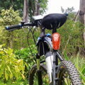 GPS lokátor na bicykel v zadnom svetle