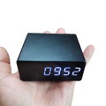 Kamera skrytá v stolných hodinách s WiFi a nočným snímaním 4K